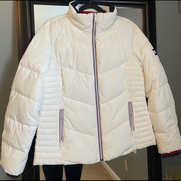 Tommy Hilfiger Jackets \u0026 Coats | Tommy Hilfiger Women's White Short Chevron Quilted Heritage Puffer Jacket | Color: White | Size: S | Elizabethjoy_'s